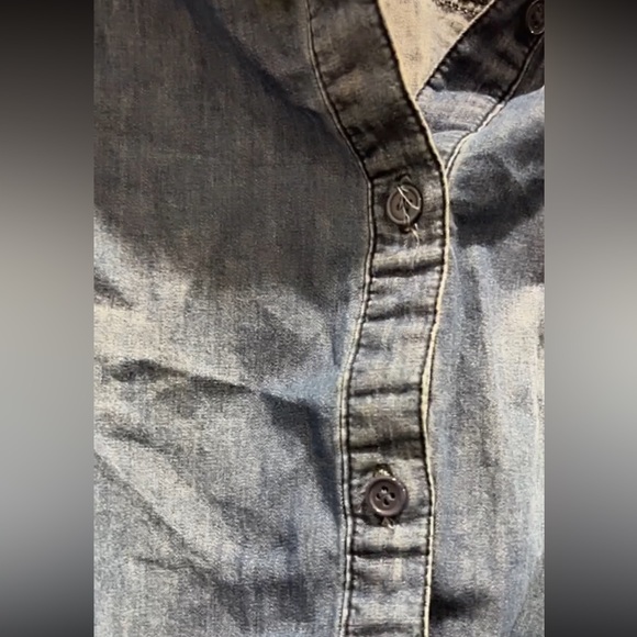 🛍️6/$25! Cropped “denim” wrap top - Picture 5 of 7